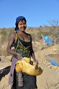 Travailleuse mine Ilakaka